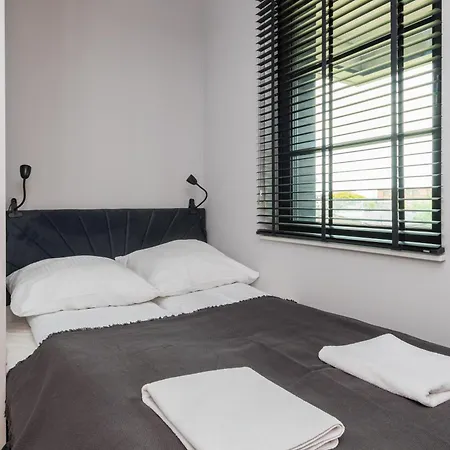 Doki - Black & White By Grand Lejlighed