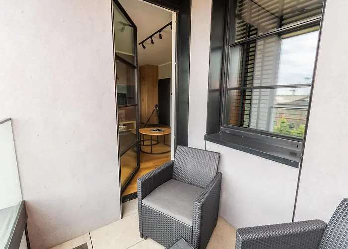 Doki - Black & White By Grand Gdansk