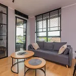 Doki - Black & White By Grand Apartment